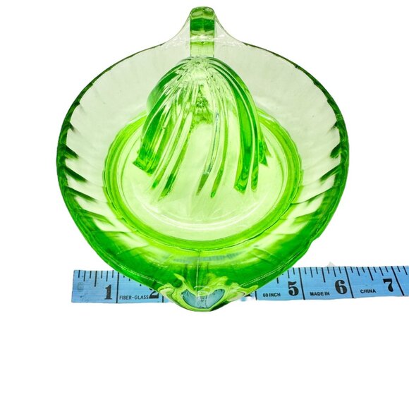 Vintage Green Depression Glass Juicer With Handle and Spout 8x6 inches - Picture 7 of 7